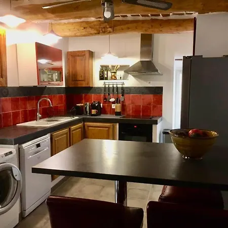 Ferienhaus La Maison De Lily, Cosy Dans Le Vieux-hyeres, Parking Gratuit Hyères