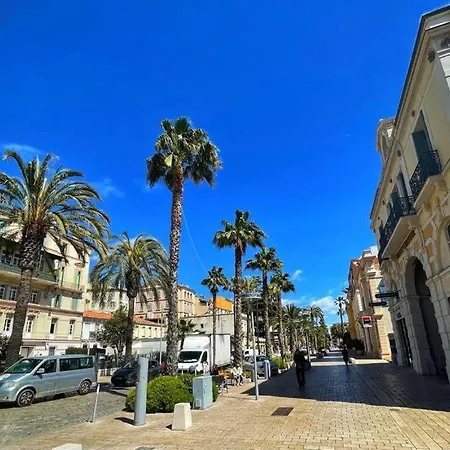 La Maison De Lily, Cosy Dans Le Vieux-hyeres, Parking Gratuit * Hyères