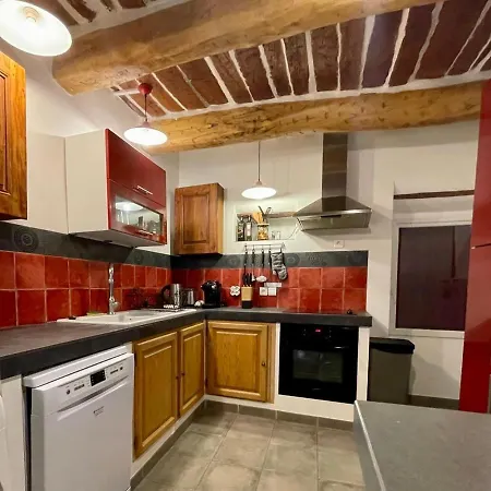 Ferienhaus La Maison De Lily, Cosy Dans Le Vieux-hyeres, Parking Gratuit