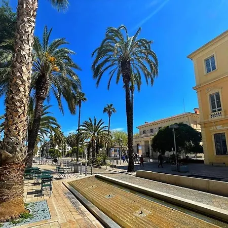 Ferienhaus La Maison De Lily, Cosy Dans Le Vieux-hyeres, Parking Gratuit Hyères